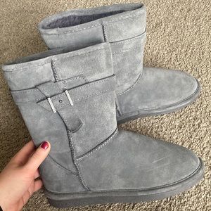 Bearpaw boots size 9